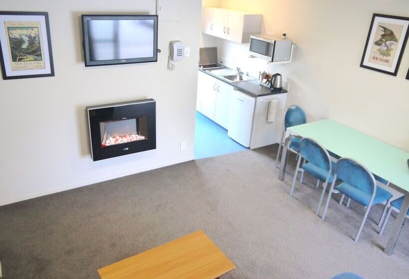 شقة غرفتين, The Terrace