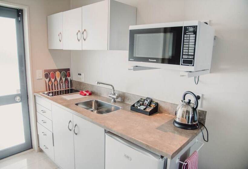 شقة غرفتين, The Terrace