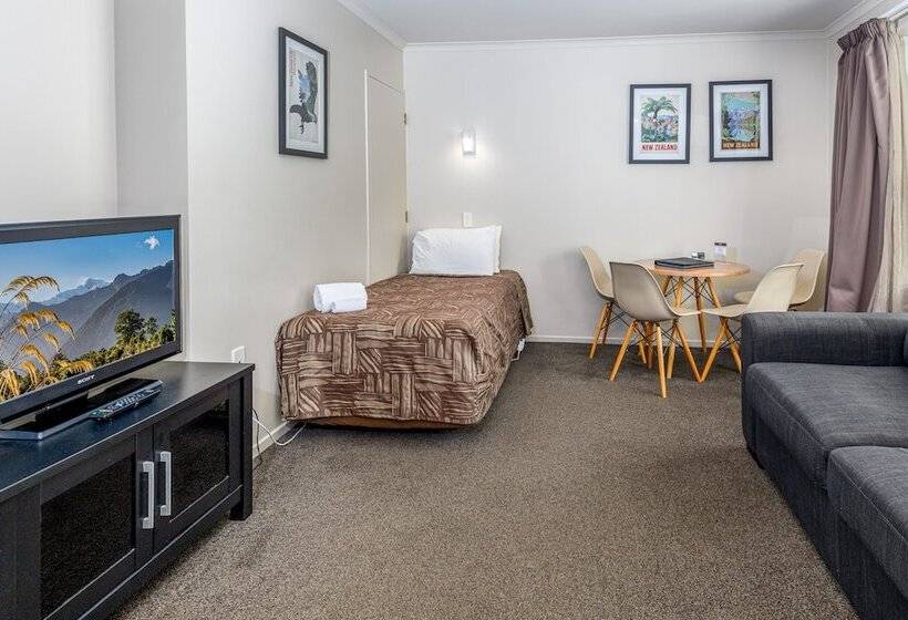 شقة غرفة واحدة, The Terrace