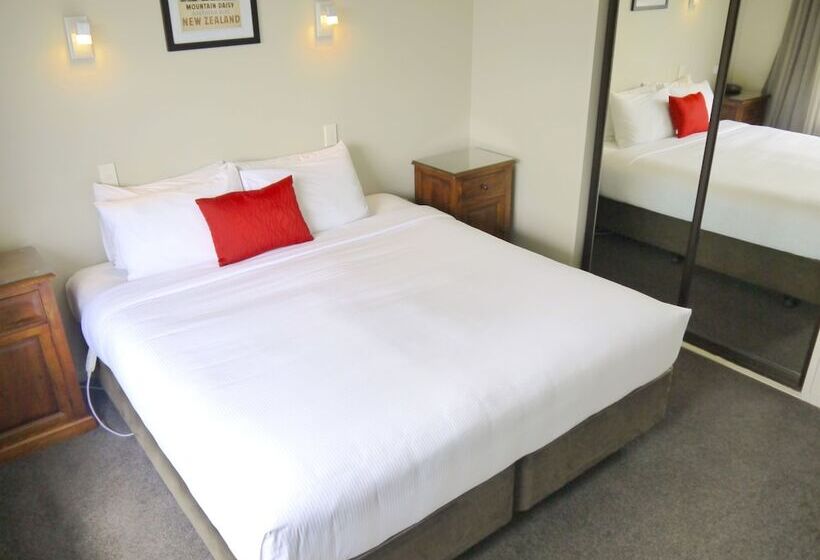 شقة غرفة واحدة, The Terrace