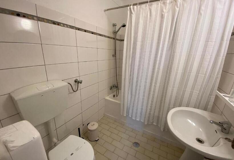 Номер Стандарт Трехместный, União   Guest House