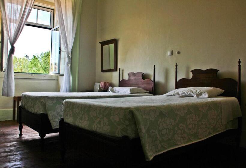 Номер Стандарт Трехместный, União   Guest House