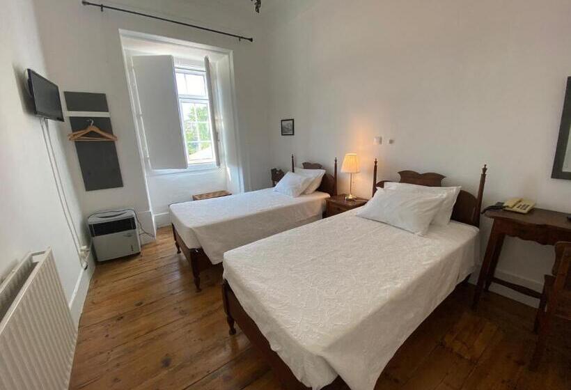 Номер Стандарт Трехместный, União   Guest House