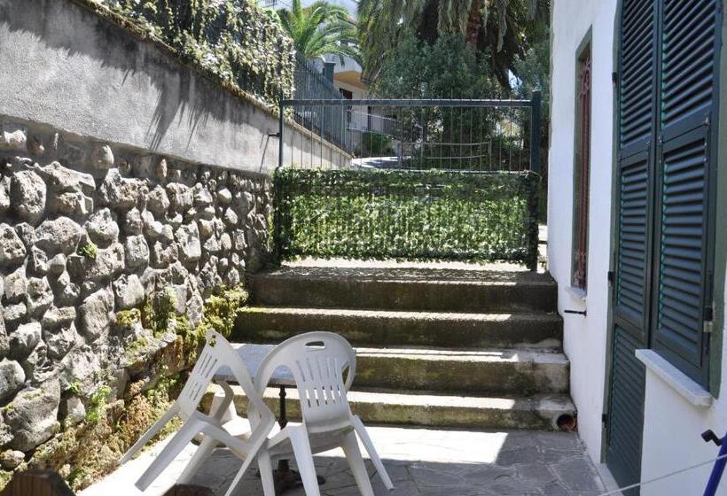 إستوديو قياسى, Residence Moneglia