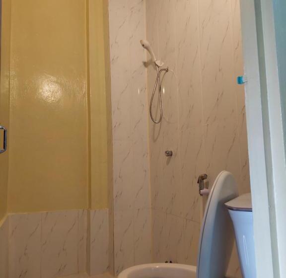 اتاق ساده سه‌ نفره, Auberge De La Plage
