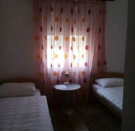 اتاق استاندارد, Guest House Star