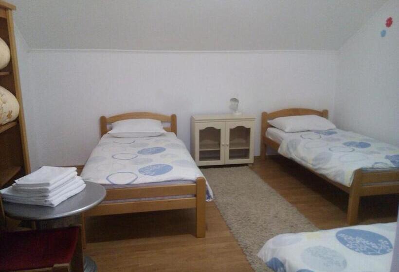 اتاق استاندارد سه نفره, Guest House Star