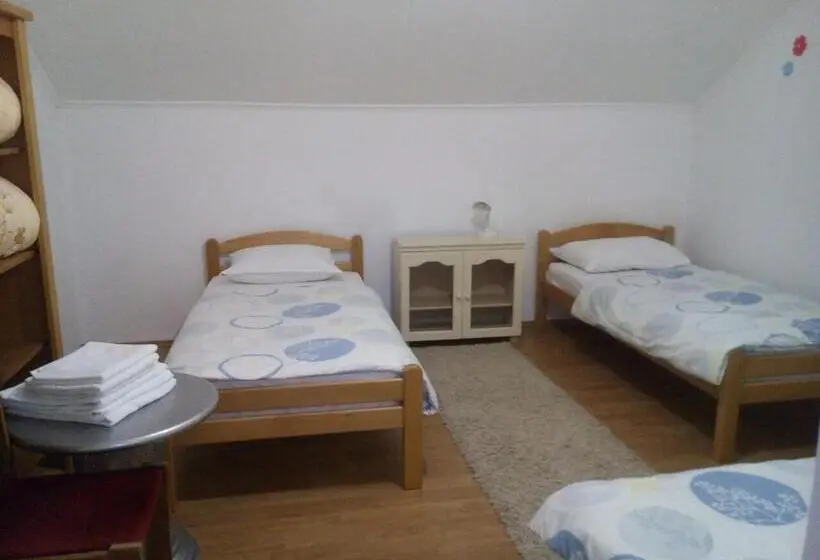 اتاق استاندارد سه نفره, Guest House Star
