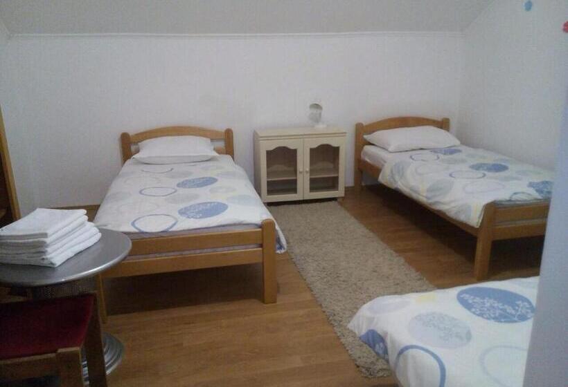 اتاق استاندارد سه نفره, Guest House Star