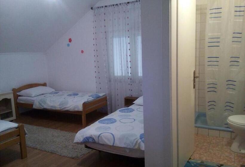 اتاق استاندارد سه نفره, Guest House Star