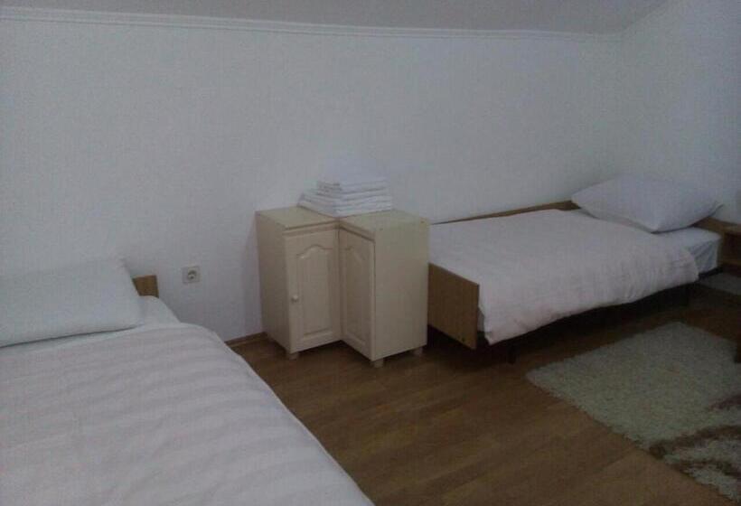 اتاق استاندارد سه نفره, Guest House Star