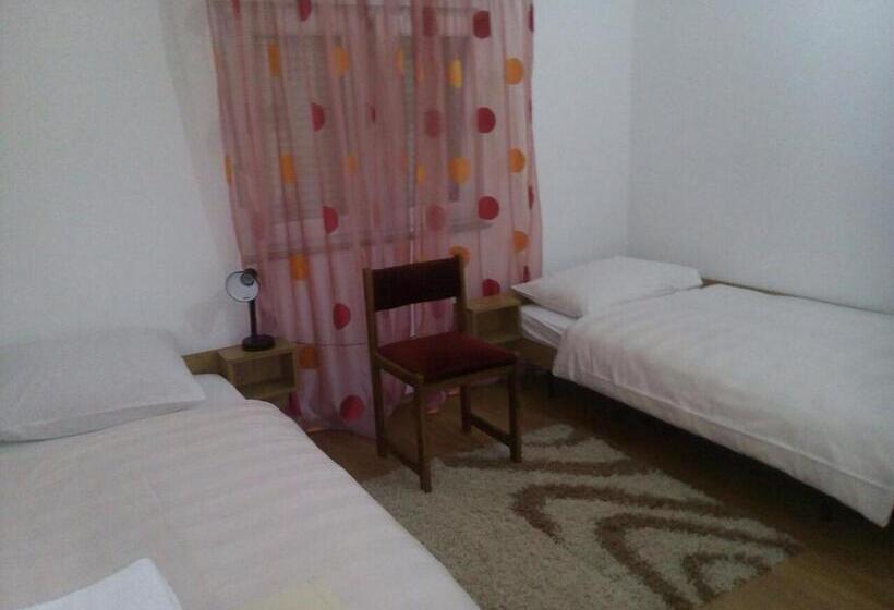 اتاق استاندارد سه نفره, Guest House Star