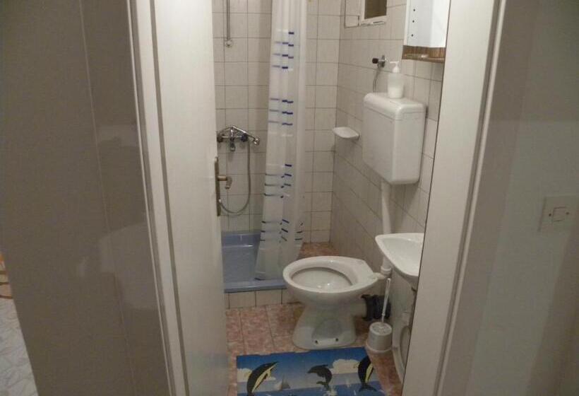 اتاق استاندارد سه نفره, Guest House Star