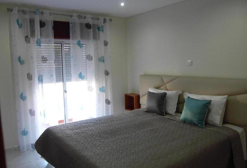 带阳台的豪华间, Muralha House