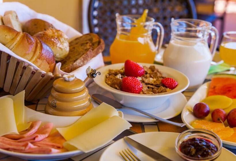 标准间, Muralha House