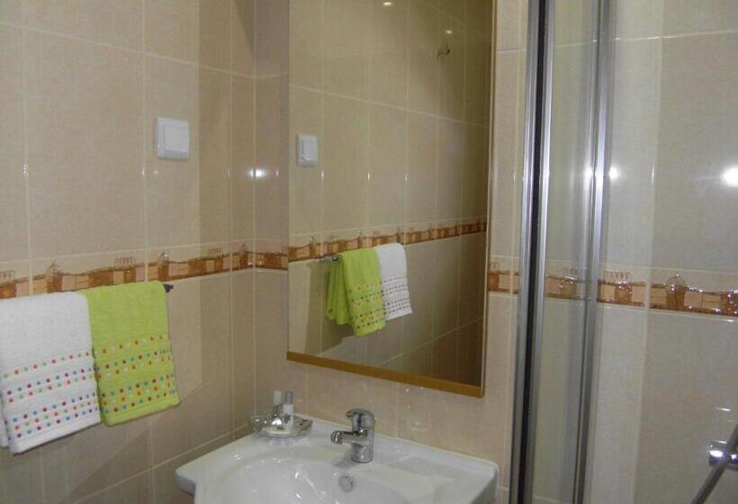 标准间, Muralha House