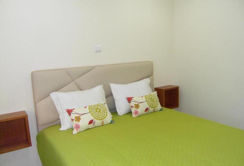 标准间, Muralha House