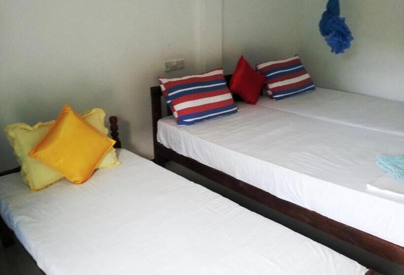 חדר סטנדרט לשלושה עם מרפסת, Calidan