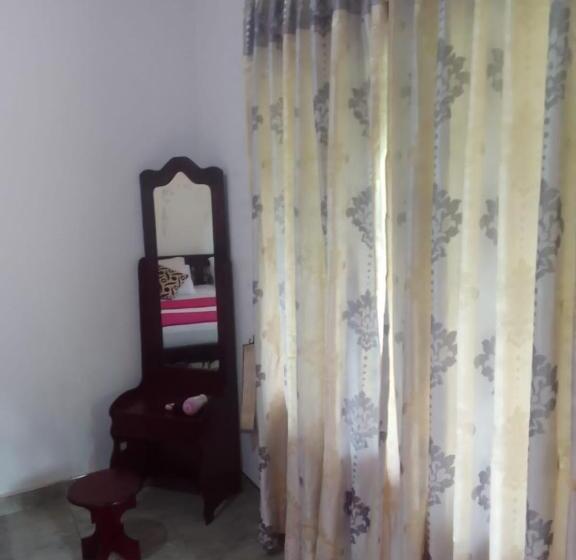 חדר משפחתי, Silent Nest