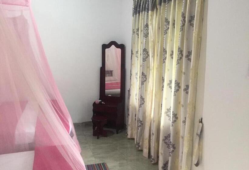 חדר משפחתי, Silent Nest