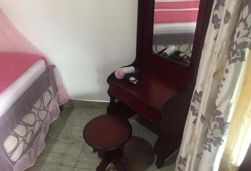 חדר משפחתי, Silent Nest