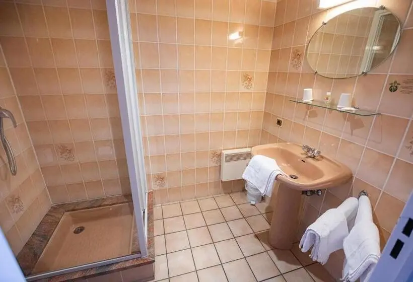 اتاق استاندارد سه نفره, Contact Hotel Du Ladhof