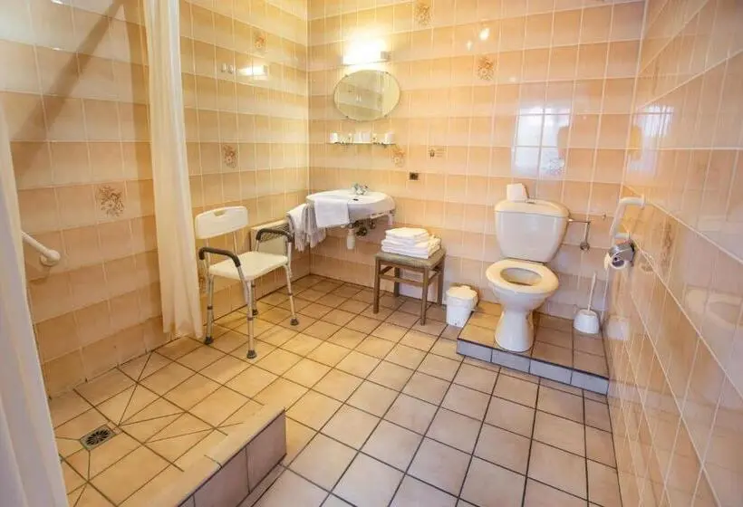 اتاق استاندارد چهار تخته, Contact Hotel Du Ladhof