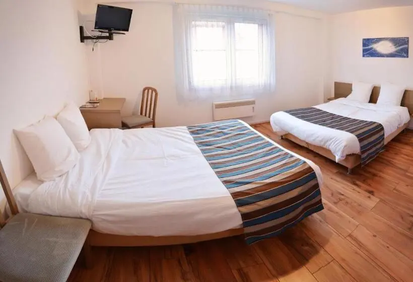 اتاق استاندارد چهار تخته, Contact Hotel Du Ladhof