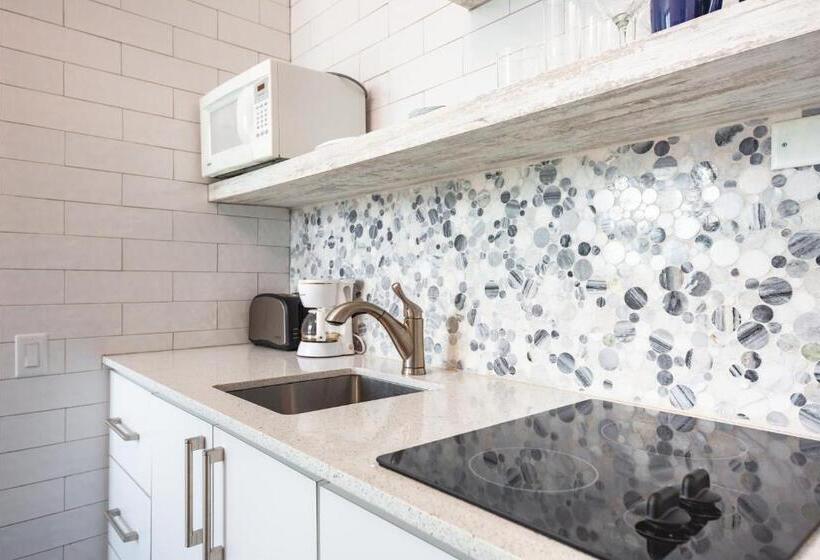 استودیوی لوکس, Esj Towers By Chana