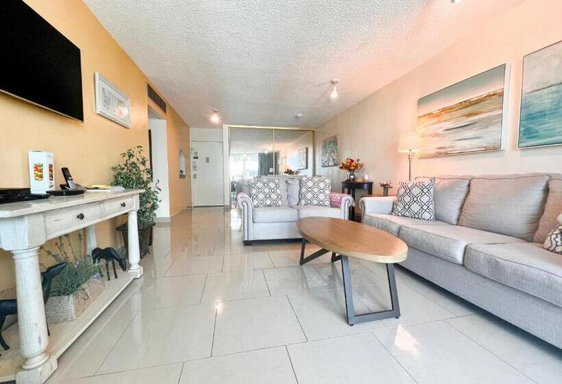 اتاق خانوادگی, Esj Towers By Chana