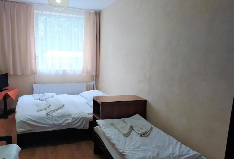 标准三人间, Tatranec