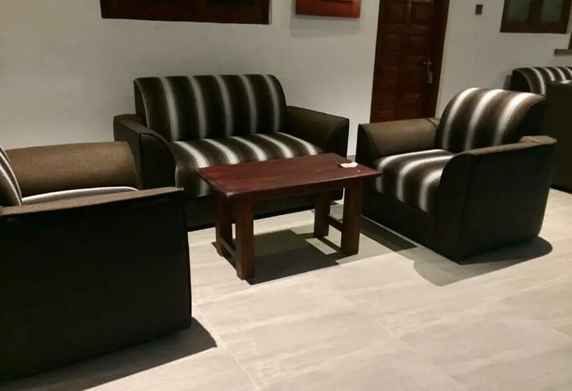 スタンダードトリプルルーム, Thisara Guest House