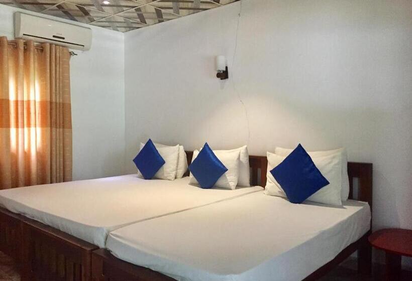 חדר סטנדרט לשלושה, Thisara Guest House