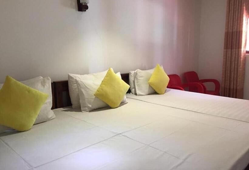 חדר סטנדרט לשלושה, Thisara Guest House