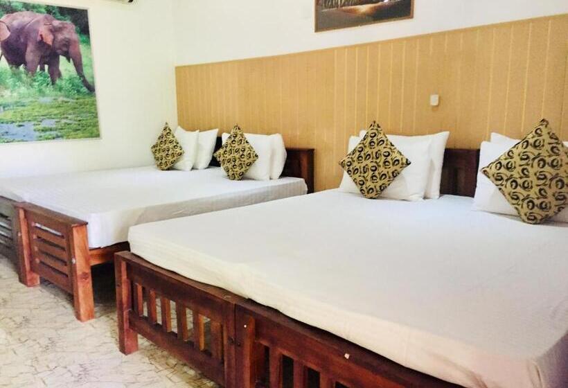 חדר משפחתי, Thisara Guest House