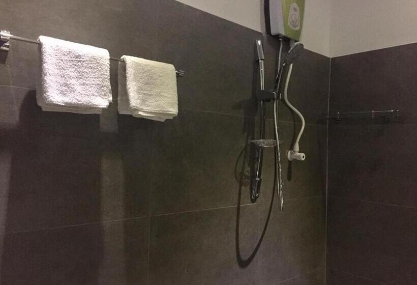 חדר משפחתי, Thisara Guest House