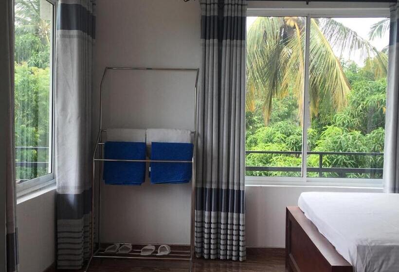 חדר דלוקס עם מרפסת, Thisara Guest House