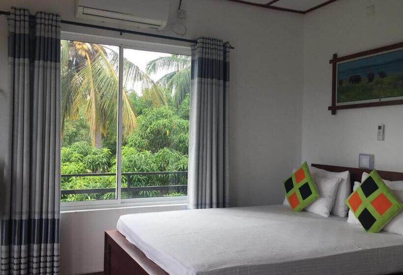 חדר דלוקס עם מרפסת, Thisara Guest House