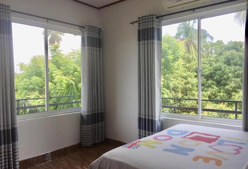 חדר דלוקס עם מרפסת, Thisara Guest House