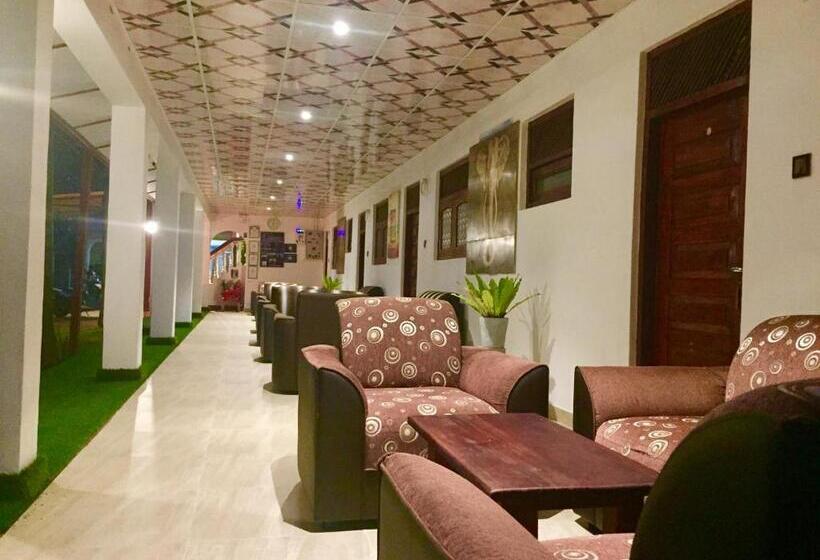 חדר משפחתי, Thisara Guest House