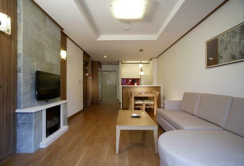 장애인을 위한 킹사이즈 침대 스탠다드 룸, Holiday Inn & Suites Alpensia Pyeongchang Suites, An Ihg