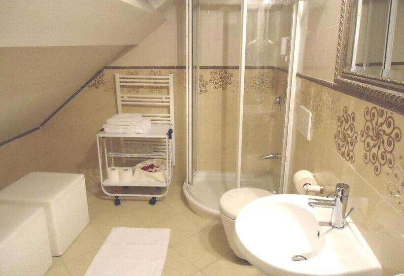 اتاق خانوادگی, Allegro