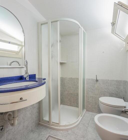 수피리어 룸, Atlantic