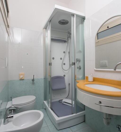 수피리어 룸, Atlantic