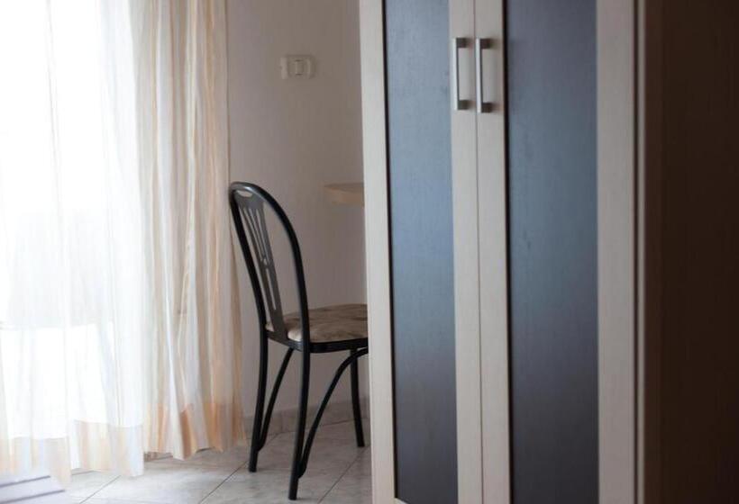 패밀리 룸, Atlantic