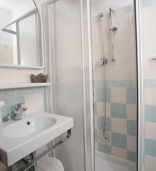 수피리어 패밀리 룸, Atlantic