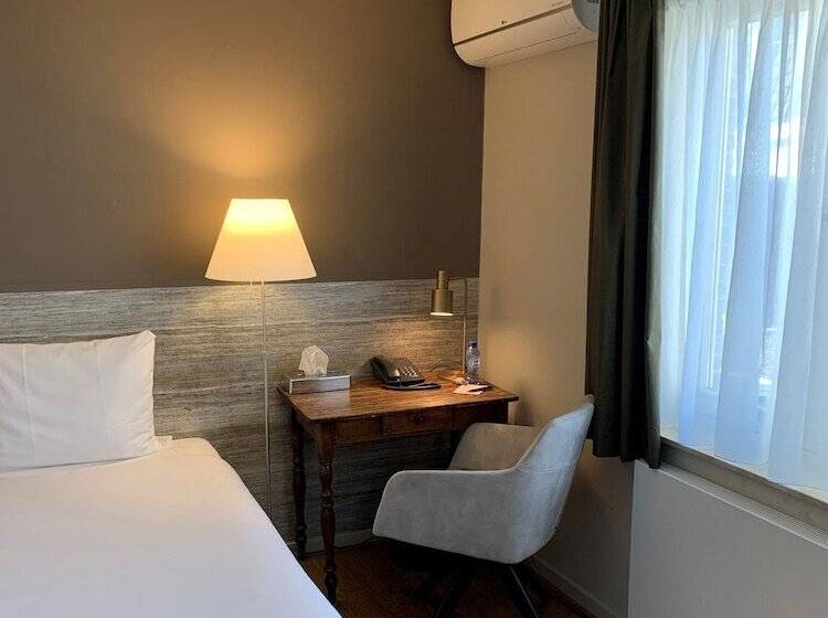 标准单人间, Au Quartier