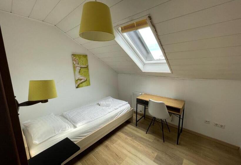 اتاق استاندارد سه تخته با بالکن, Boutique Hotel Pohorje