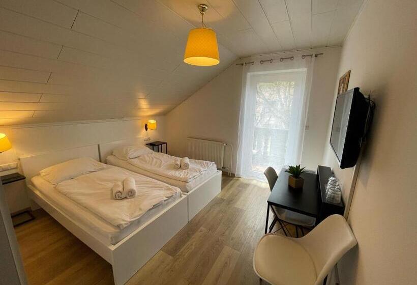 اتاق استاندارد سه تخته با بالکن, Boutique Hotel Pohorje