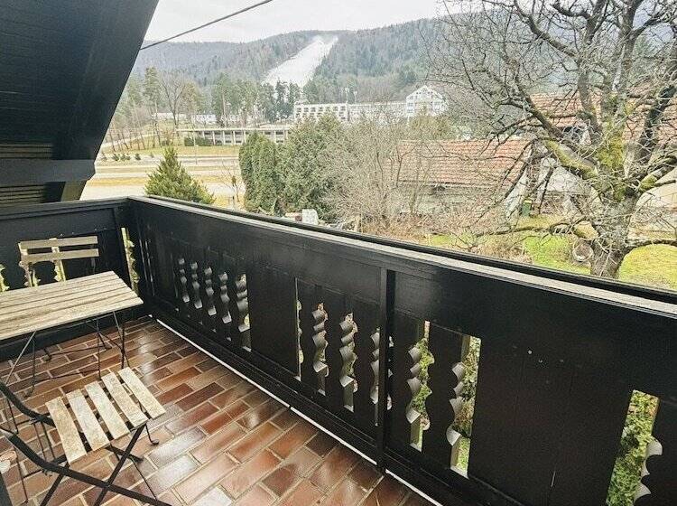 اتاق استاندارد سه تخته با بالکن, Boutique Hotel Pohorje